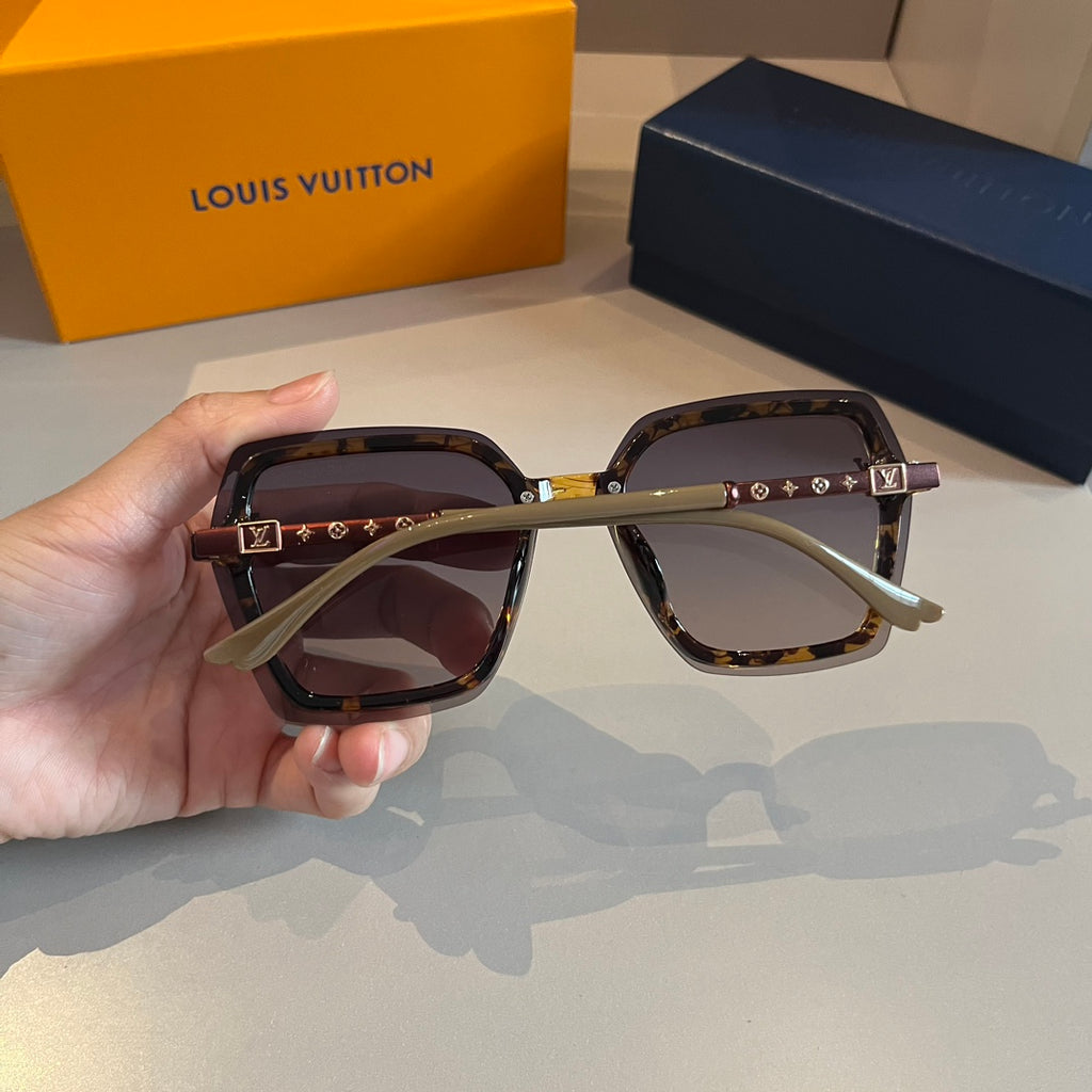 Tortoise Frame Gold Accent Sunglasses