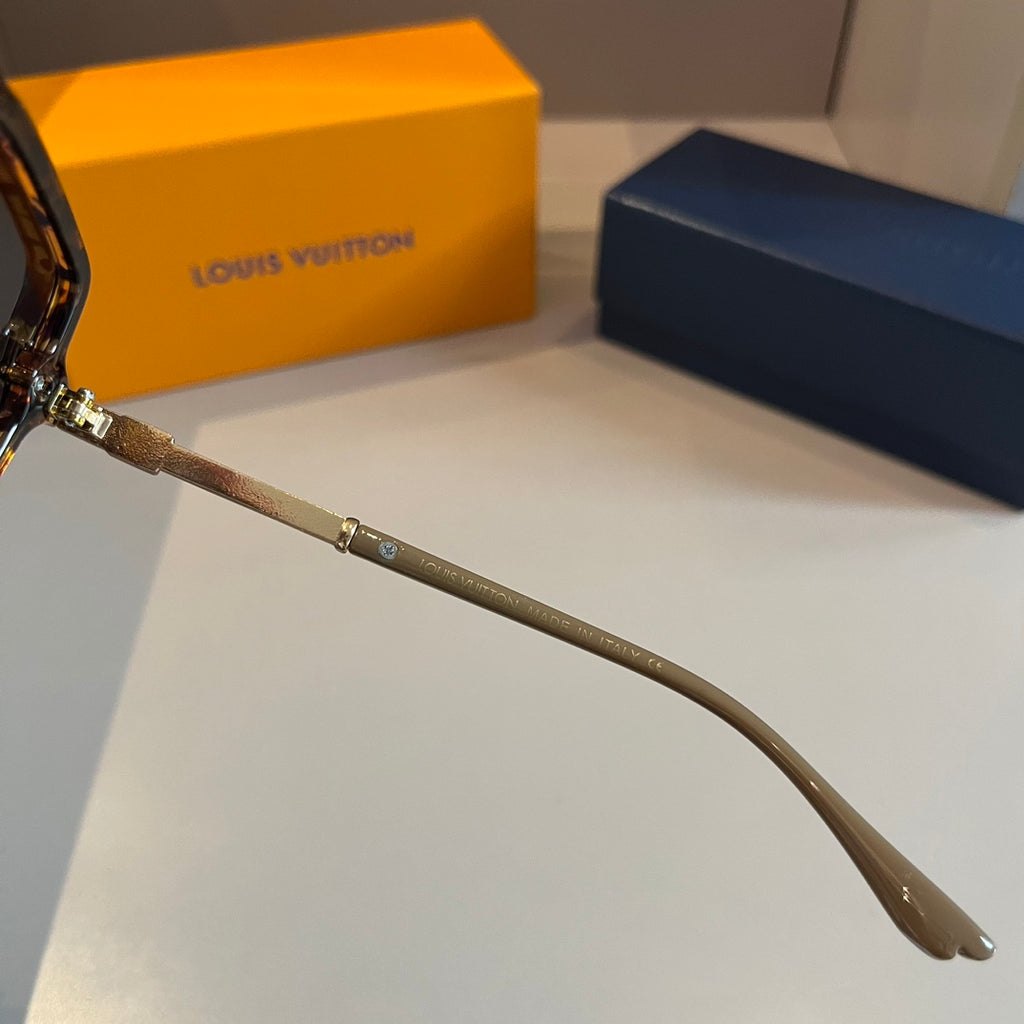 Tortoise Frame Gold Accent Sunglasses