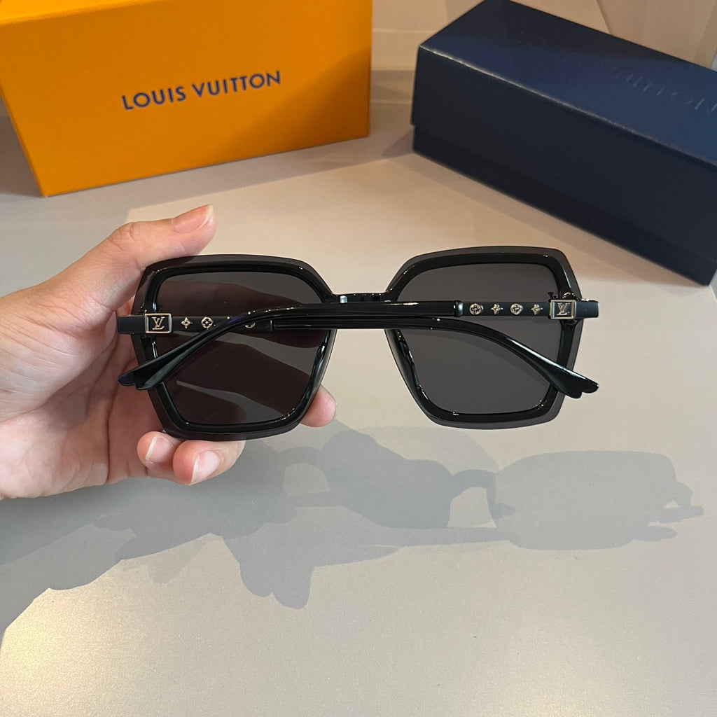 Elegant Gold Detail Square Sunglasses