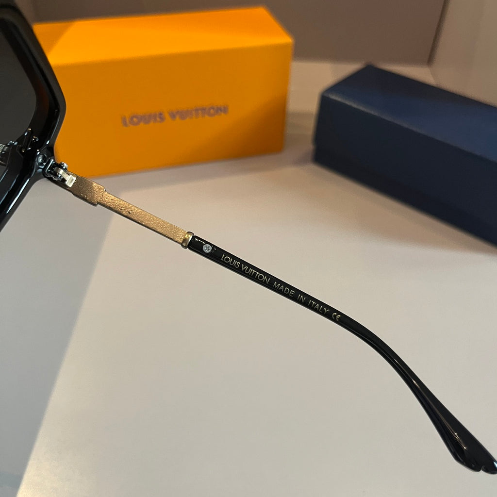 Elegant Gold Detail Square Sunglasses