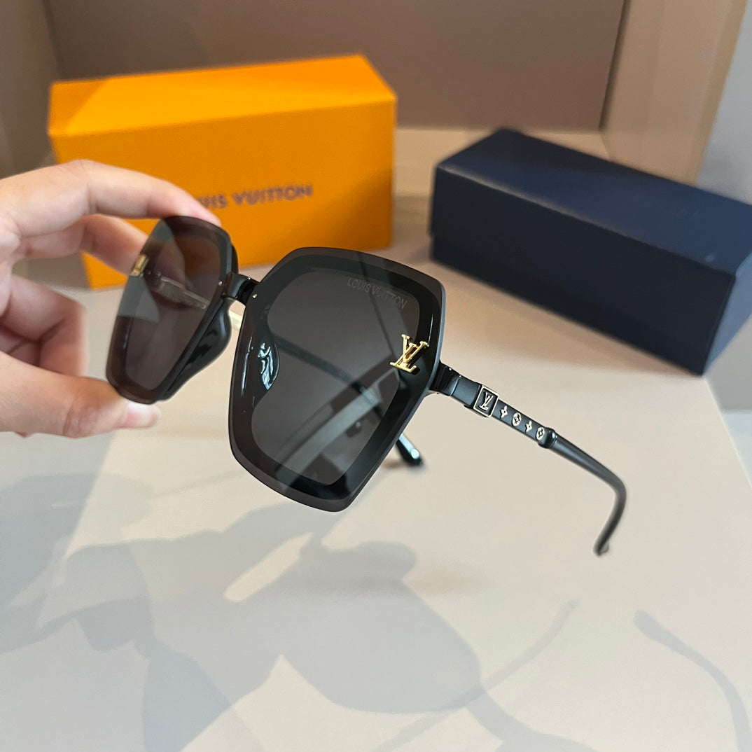 Elegant Gold Detail Square Sunglasses