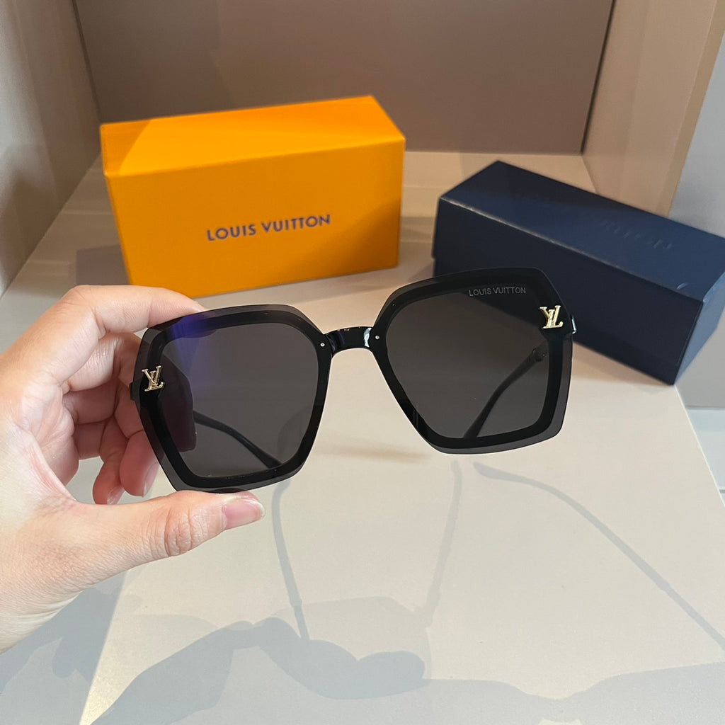 Elegant Gold Detail Square Sunglasses