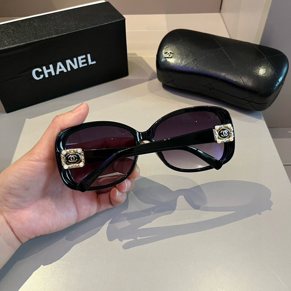 Black Frame Sunglasses