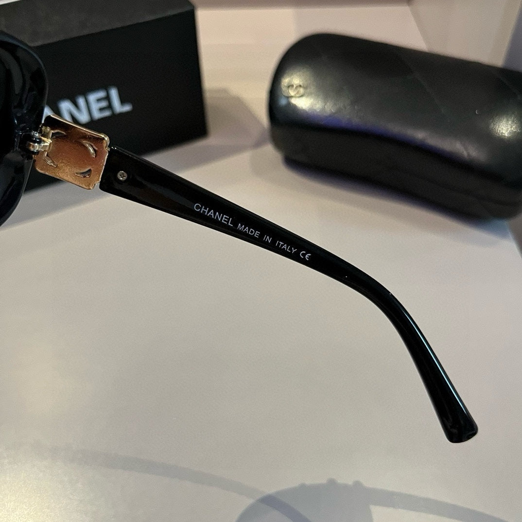 Black Frame Sunglasses