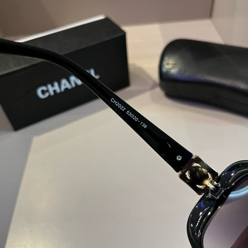 Black Frame Sunglasses