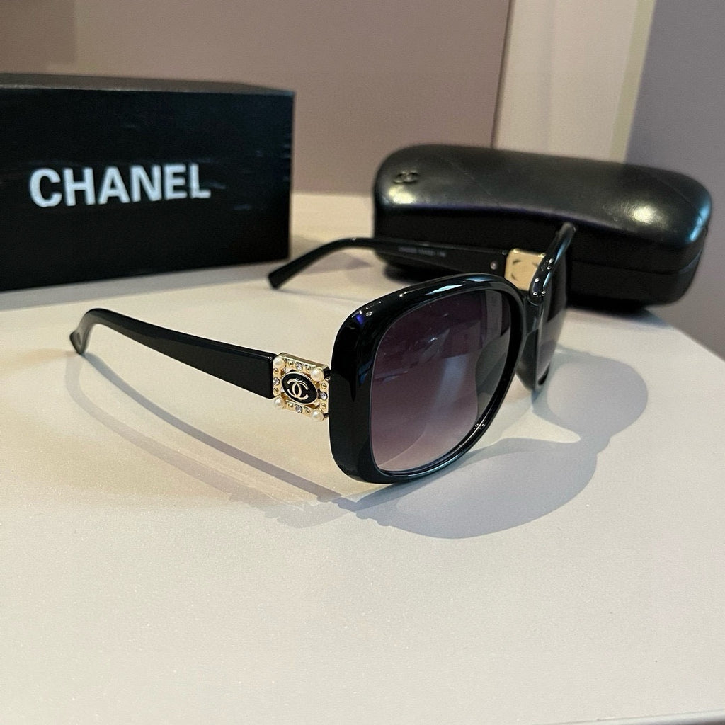 Black Frame Sunglasses