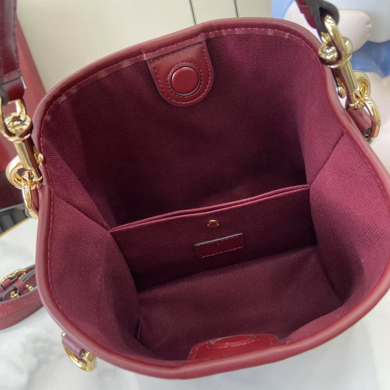 GG Emblem Burgundy Leather Shoulder Bag