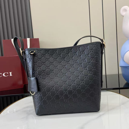 GG Emblem Black Leather Shoulder Bag