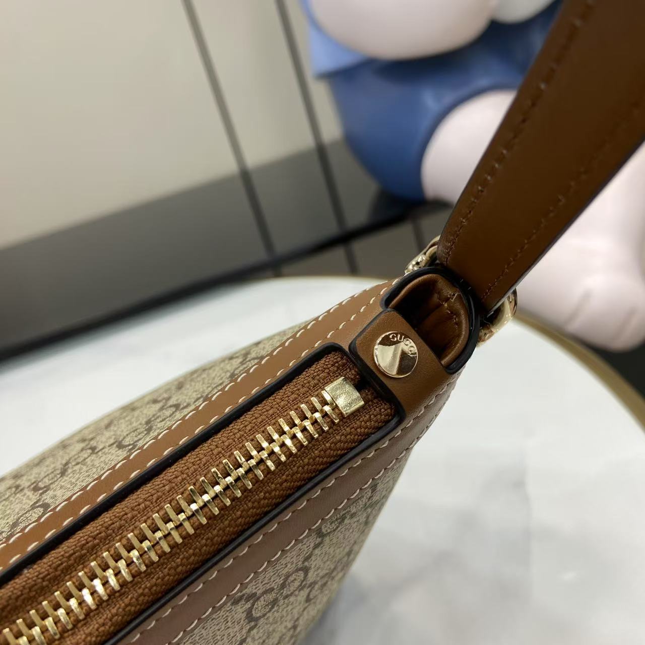 GG Supreme Canvas Shoulder Bag