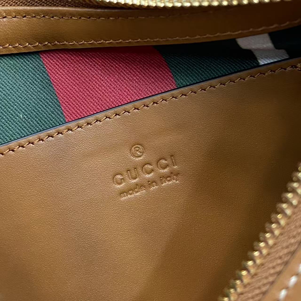 GG Supreme Canvas Shoulder Bag