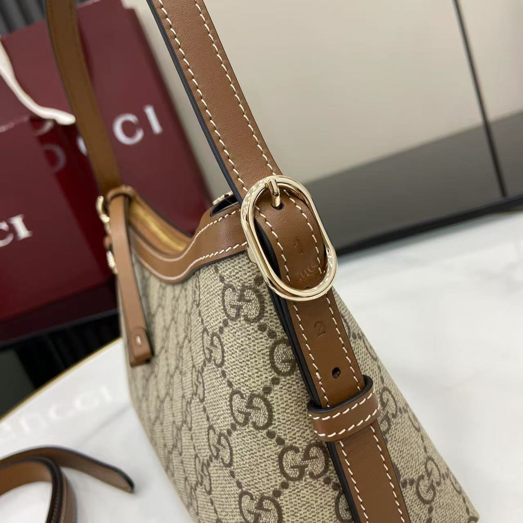 GG Supreme Canvas Shoulder Bag