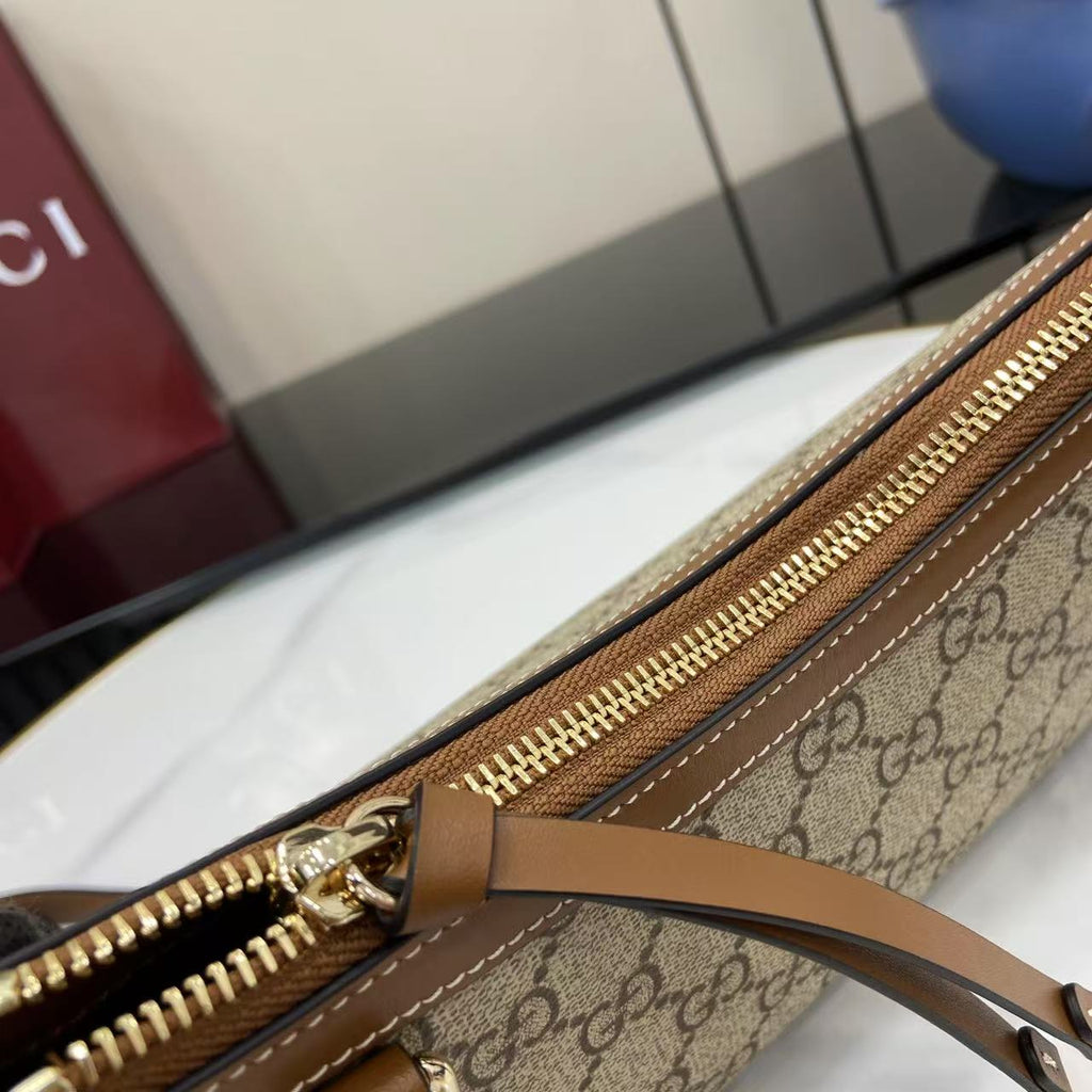 GG Supreme Canvas Shoulder Bag