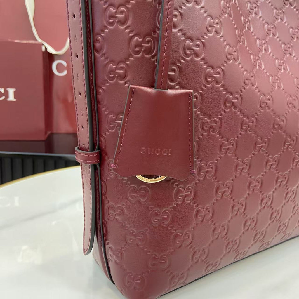 GG Emblem Leather Shoulder Bag