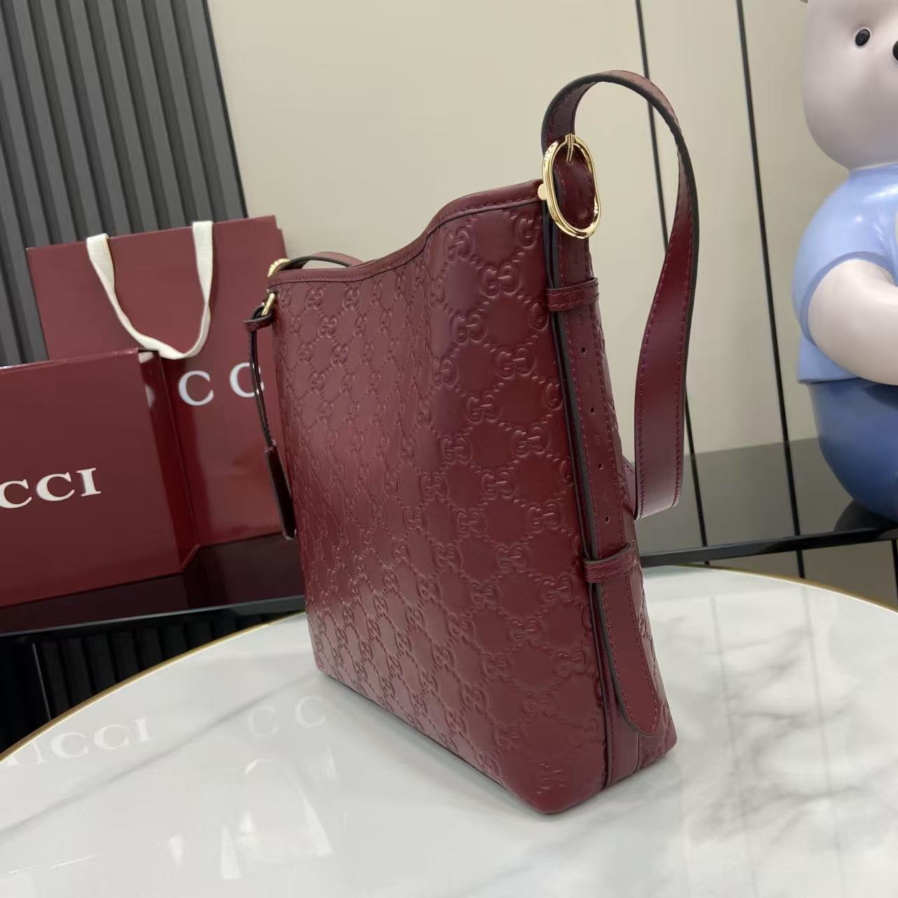 GG Emblem Leather Shoulder Bag