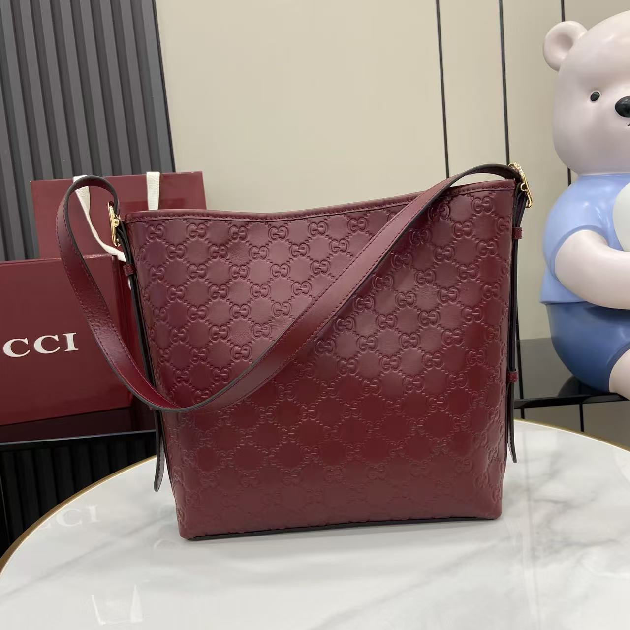 GG Emblem Leather Shoulder Bag