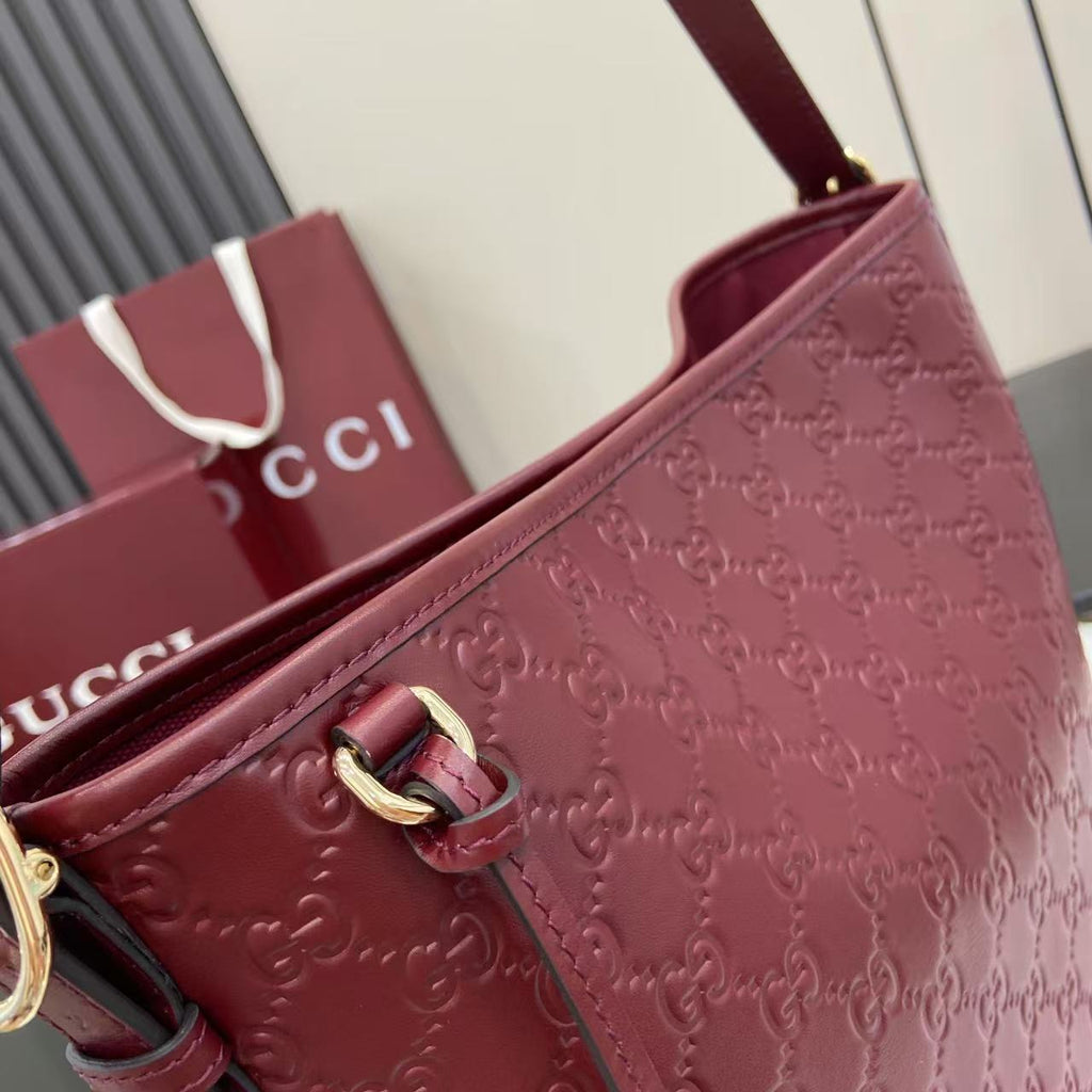 GG Emblem Leather Shoulder Bag