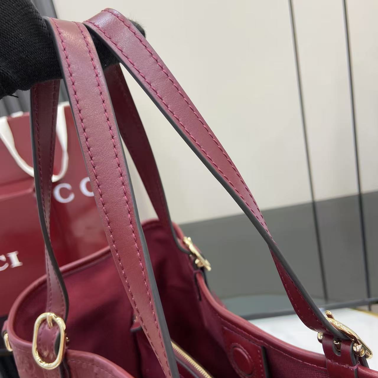 GG Emblem Large Leather Tote Bag