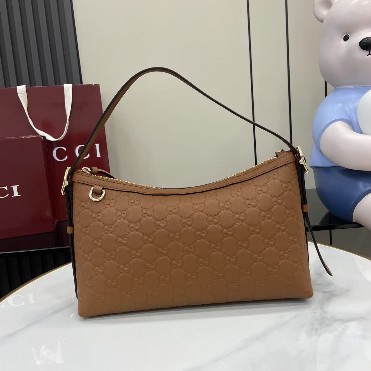 GG Emblem Leather Shoulder Bag