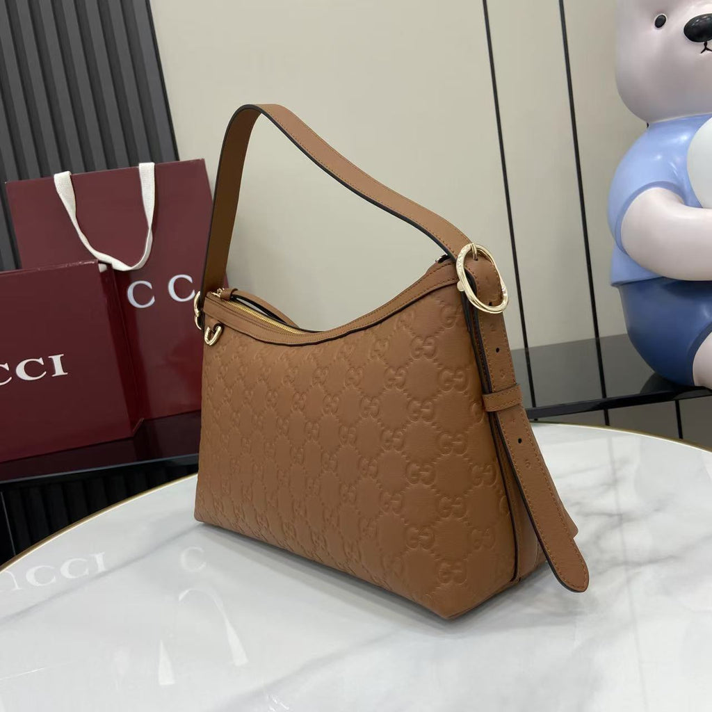 GG Emblem Leather Shoulder Bag