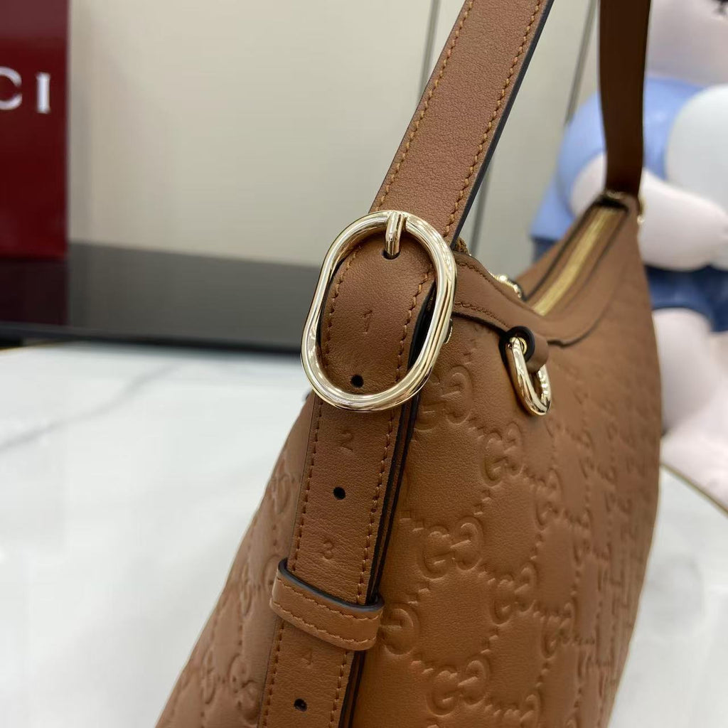 GG Emblem Leather Shoulder Bag