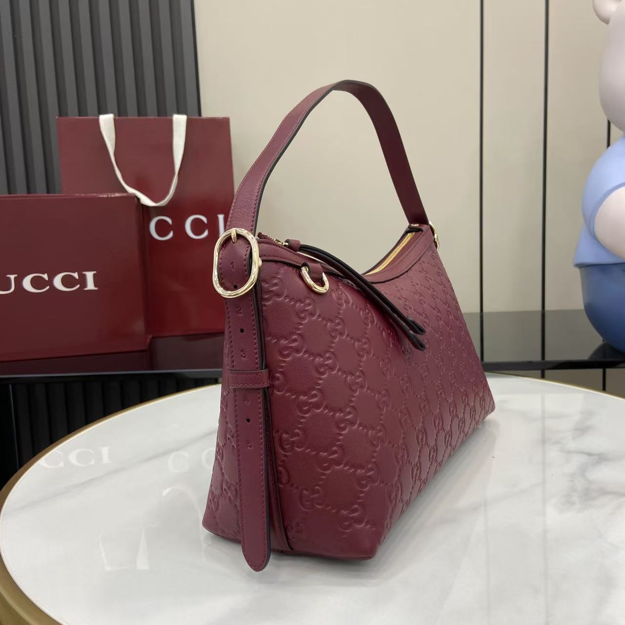 GG Emblem Leather Shoulder Bag