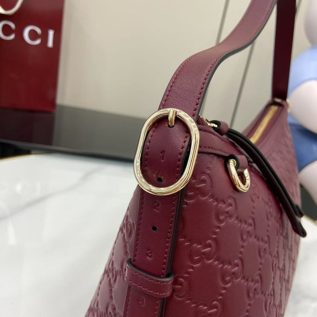 GG Emblem Leather Shoulder Bag