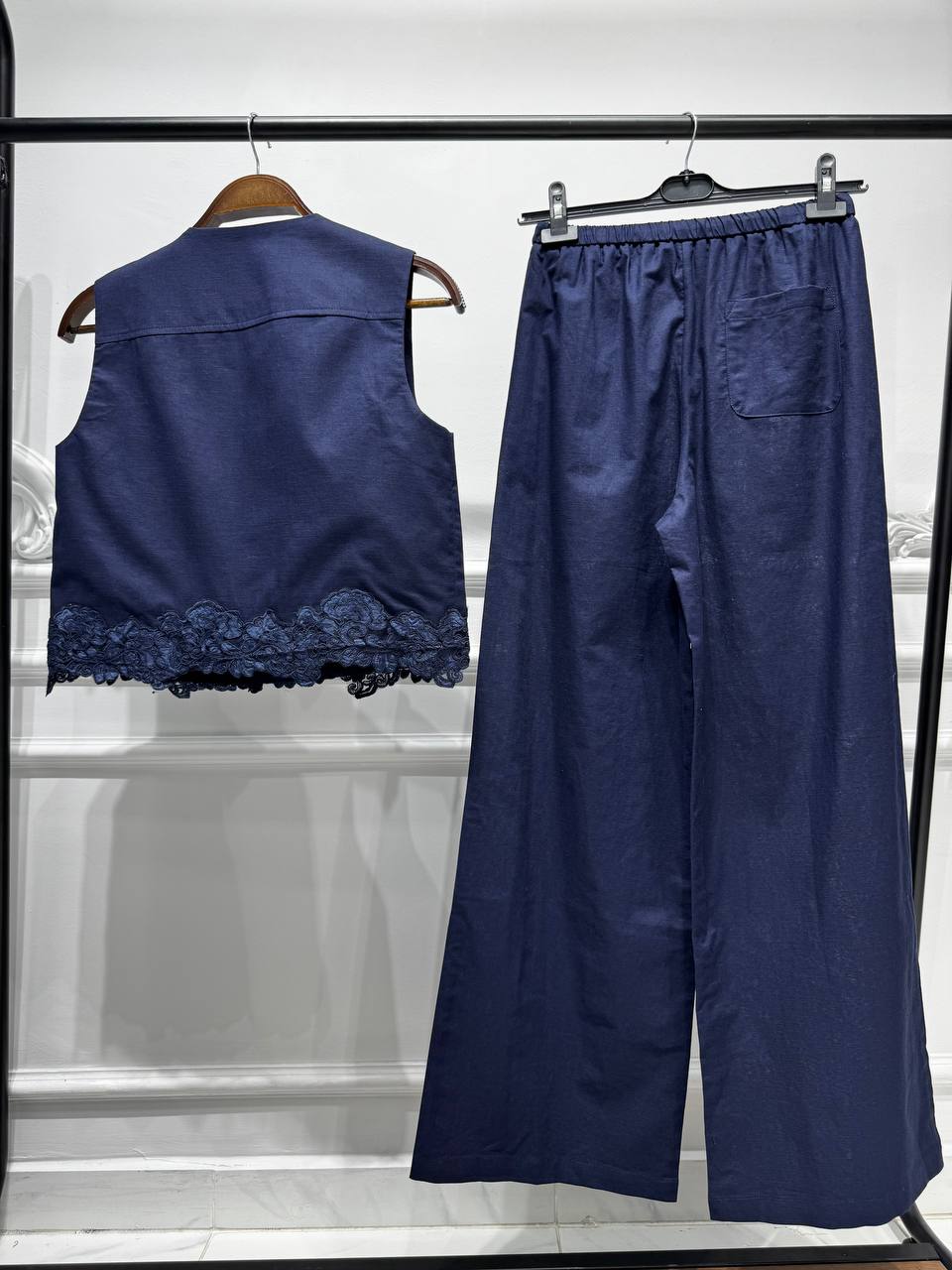 Two-Piece Linen Set with Lace Hem Vest & Wide-Leg Pants