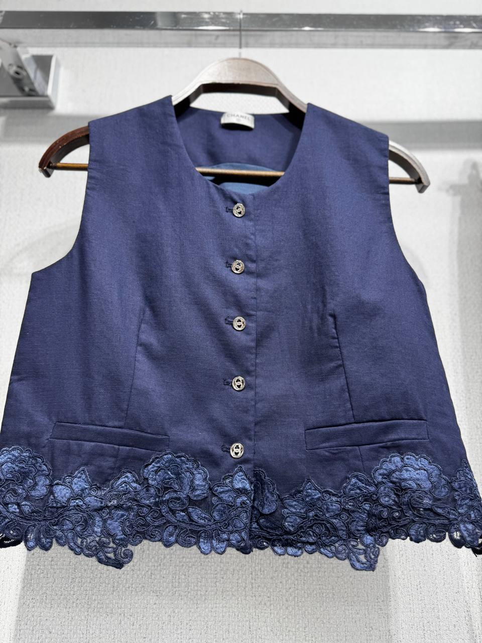 Two-Piece Linen Set with Lace Hem Vest & Wide-Leg Pants