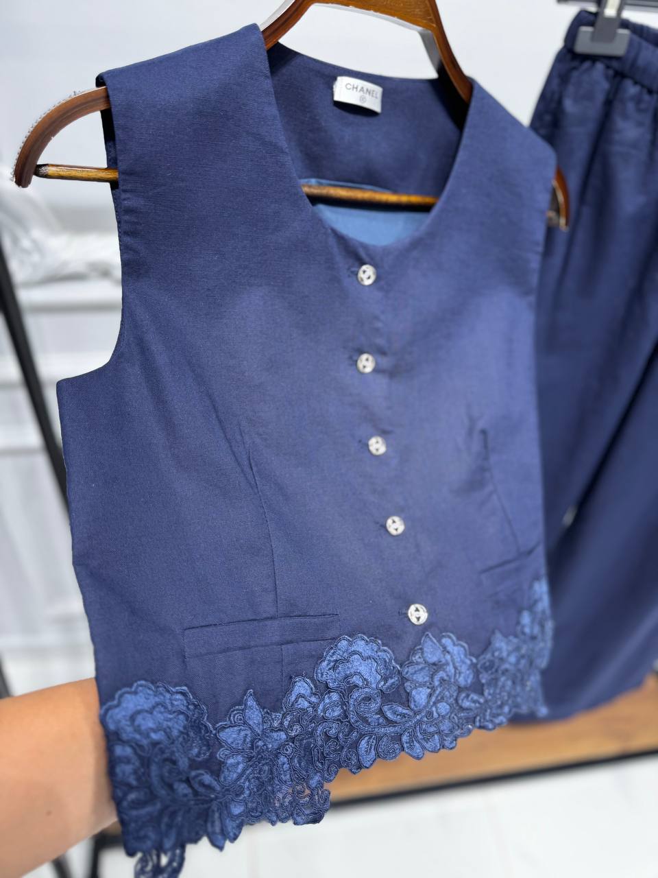 Two-Piece Linen Set with Lace Hem Vest & Wide-Leg Pants