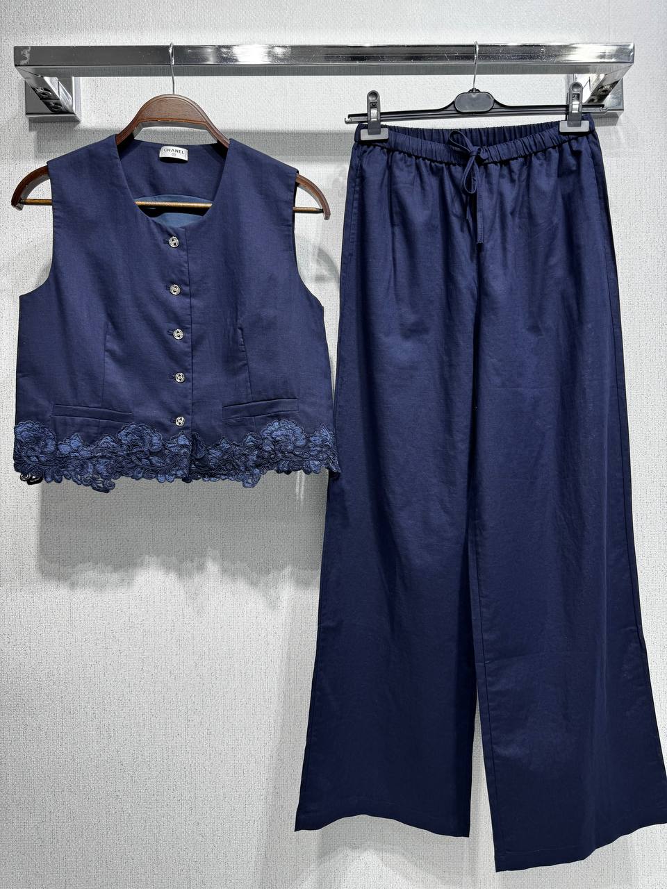 Two-Piece Linen Set with Lace Hem Vest & Wide-Leg Pants