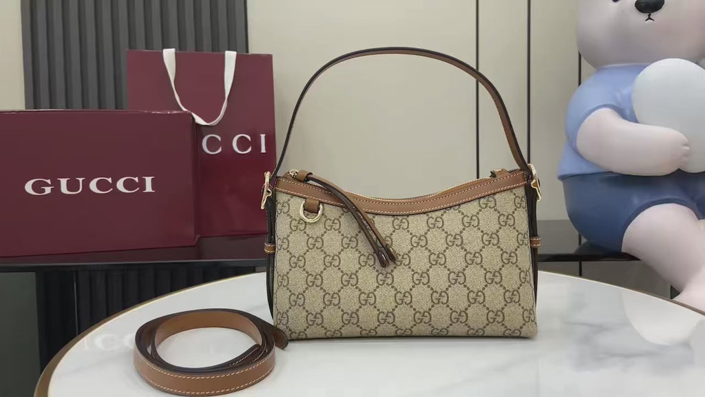 GG Emblem Leather Shoulder Bag