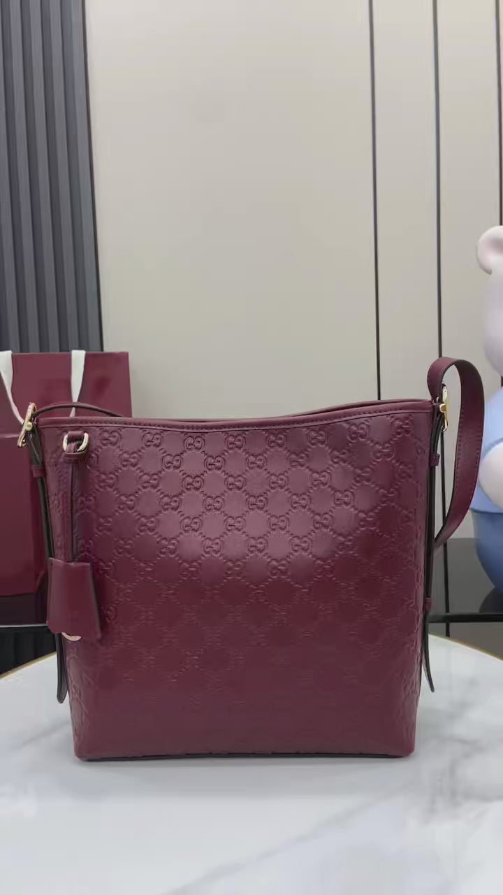 GG Emblem Leather Shoulder Bag
